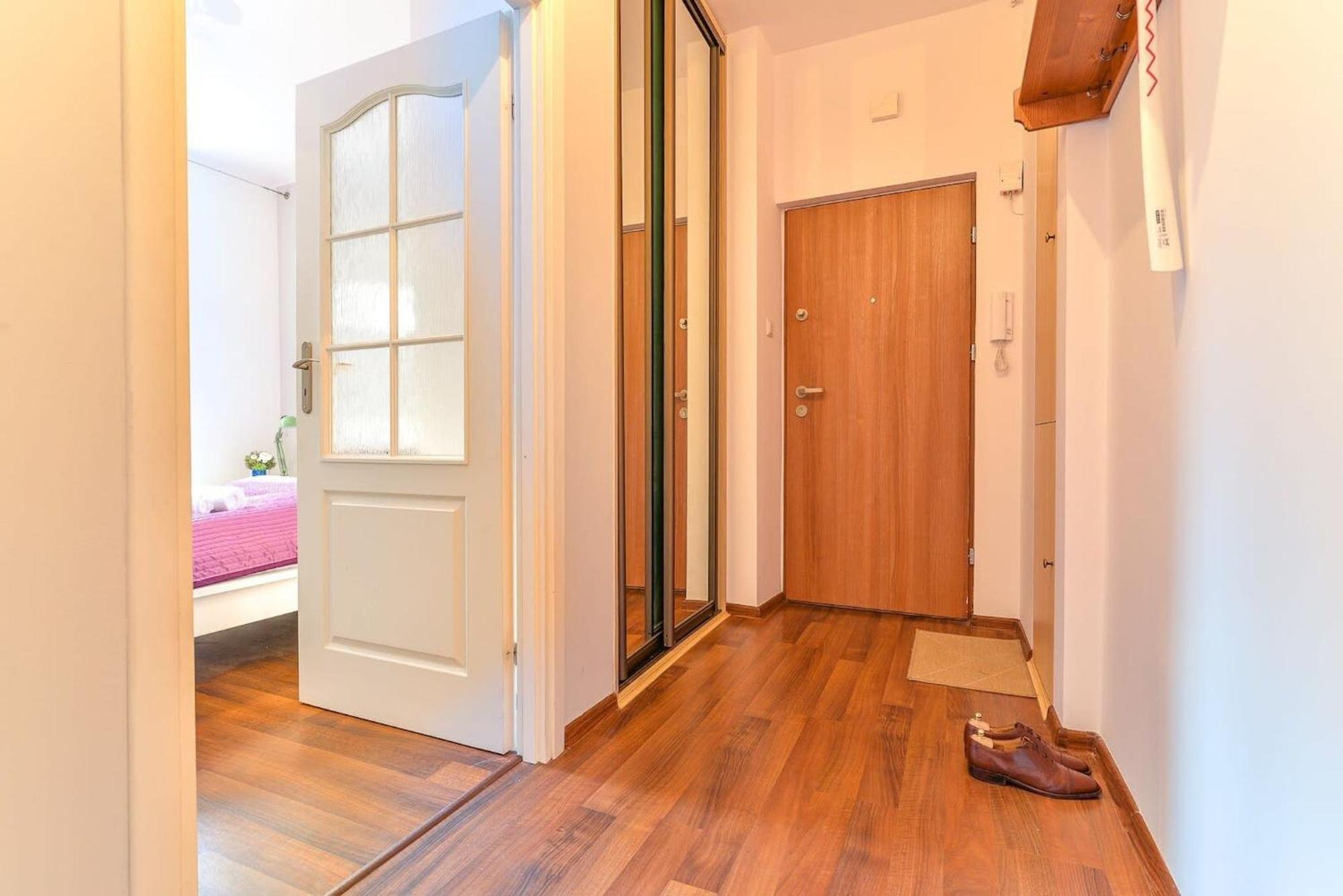 Cozy Apartment With Balcony - Palace Of Culture By Rent Like Home Warsaw Luaran gambar